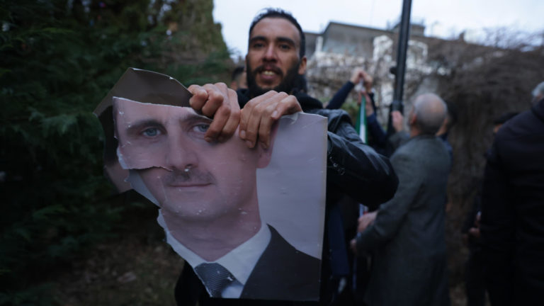 Assad rovesciato, Iran sempre più umiliato