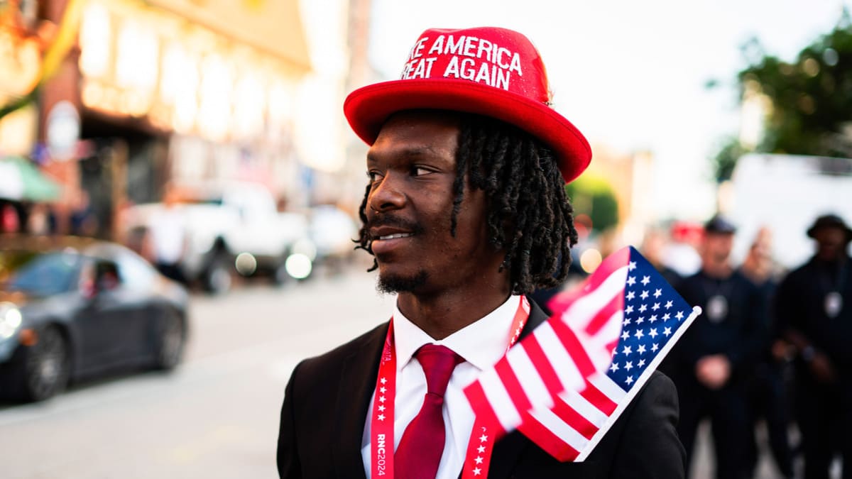 Un sostenitore di Trump alla Republican National Convention di Milwaukee, Winsconsin, 17 luglio 2023 (foto Ansa)