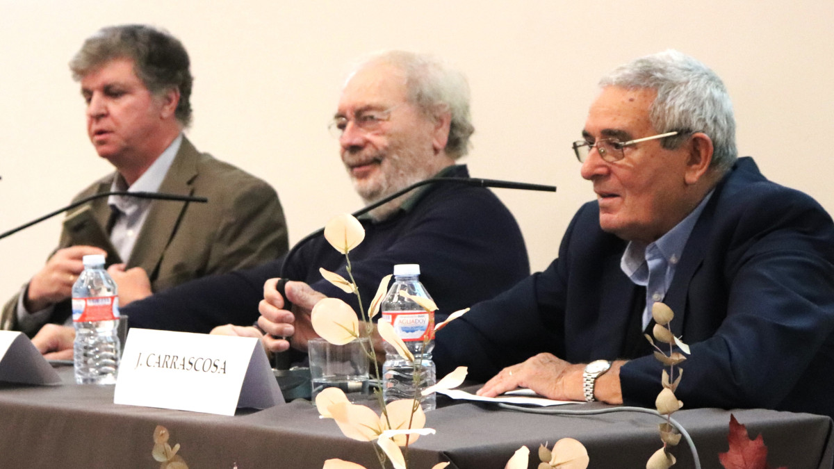 Il primo evento pubblico nell’ottobre del 2023 dell’allora neonata associazione culturale “Aquí y Ahora”. I relatori sono, da destra a sinistra, Carras, Giancarlo Cesana e Javier Ortega