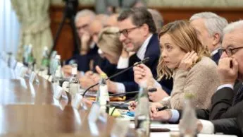 Meloni non può eternamente contare sui pasticci di Conte-Schlein-Landini