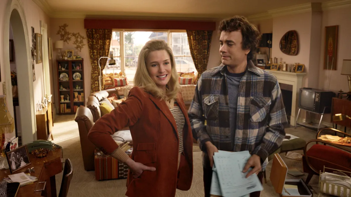 Fotogramma del film “Here” di Robert Zemeckis con Tom Hanks e Robin Wright