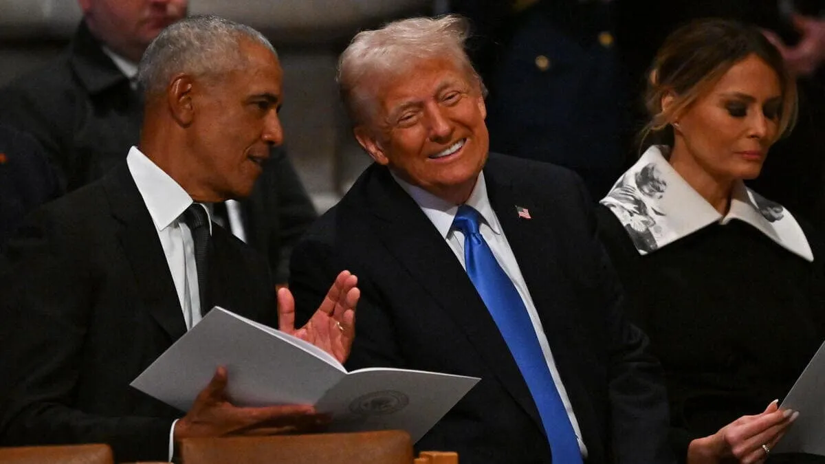 Barack Obama e Donald Trump (C) ai funerali dell'ex presidente americano Jimmy Carter, cattedrale di Washington, DC, Stati Uniti, 9 gennaio 2025 (foto Ansa)