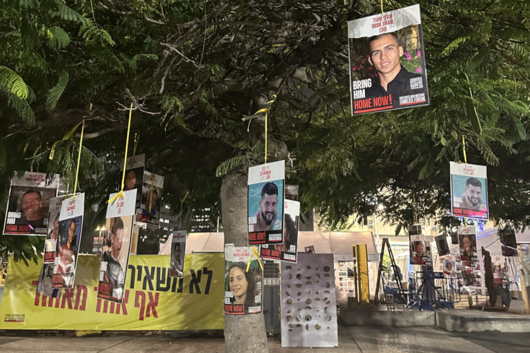 A Tel Aviv dopo l’annuncio della tregua. «L’incubo non è finito, ma s’è accesa una luce»