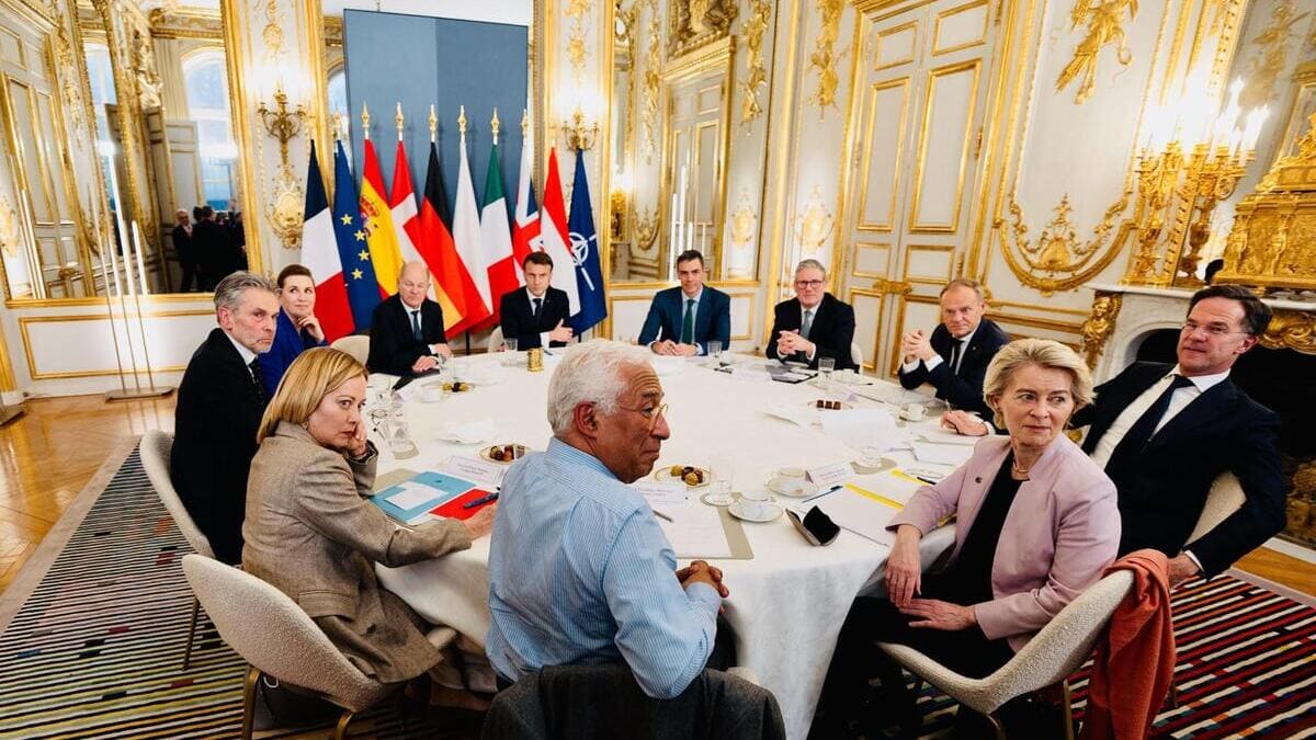 Giorgia Meloni al vertice convocato a Parigi da Emmanuel Macron in risposta al discorso di J.D. Vance e alle trattative tra Usa e Russia sull'Ucraina