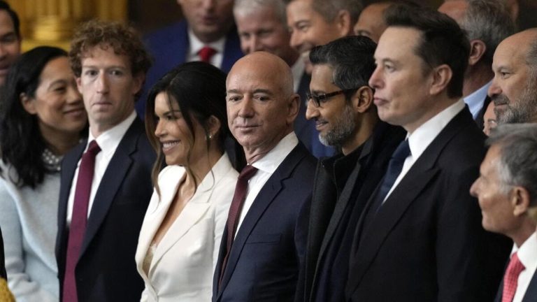 Così Trump ha scardinato l’establishment americano portandolo dalla sua parte