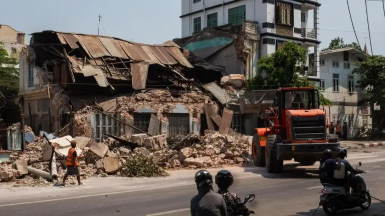 «Alloggi, medicine, cibo e acqua. Così aiutiamo il Myanmar colpito dal sisma»
