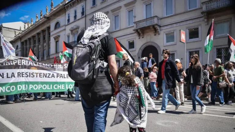 Le grottesche conseguenze del continuare a campare sul “pericolo fascista”