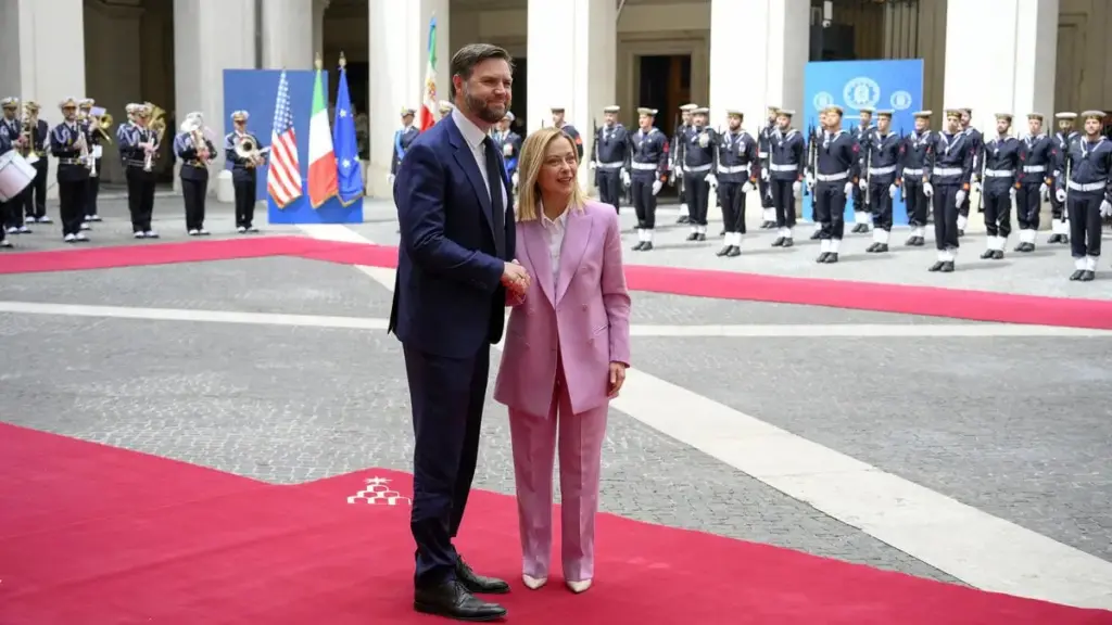 La presidente del Consiglio Giorgia Meloni con il vicepresidente americano James David Vance, Roma, 18 aprile 2025 (Foto Ansa)