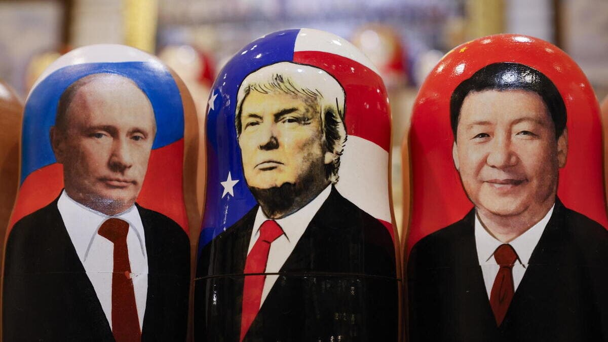 Birilli con il volto di Xi Jinping, Vladimir Putin e Donald Trump (foto Ansa)