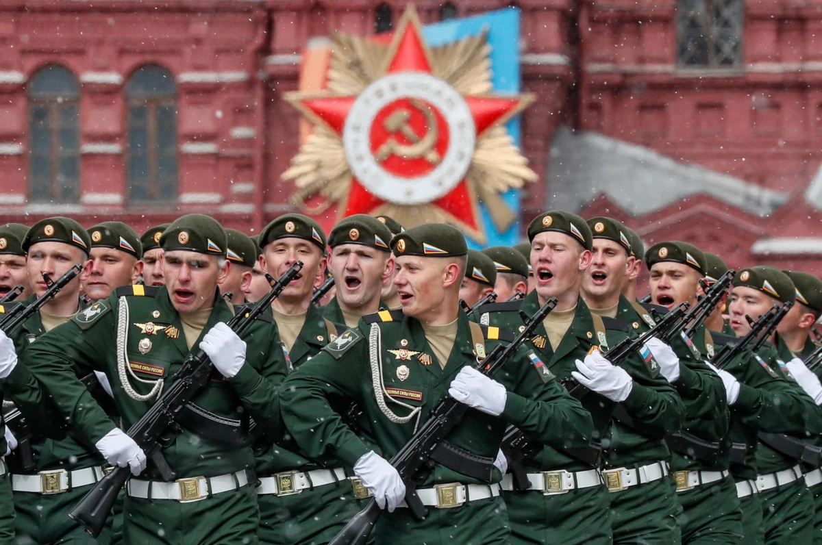 Parata militare per il “Giorno della vittoria” sulla Piazza rossa a Mosca, 9 maggio 2024 (foto Ansa)