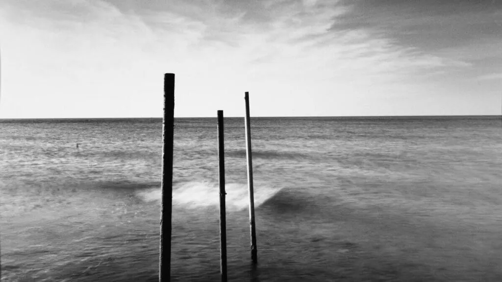 Marina di Licola, Opera n.3, 2008 ©Mimmo Jodice