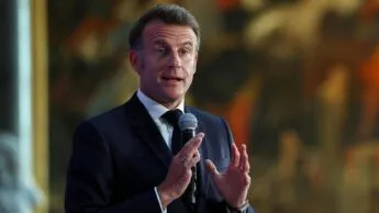 Bisogna essere disperati per affidarsi a Macron