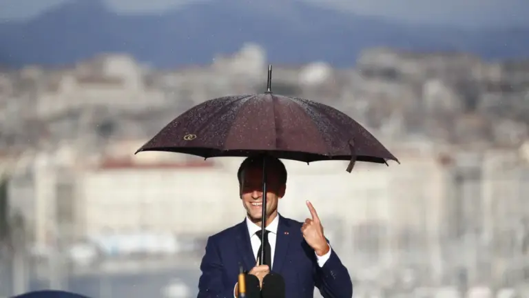 Tutti sotto l’ombrellino nucleare di Macron?