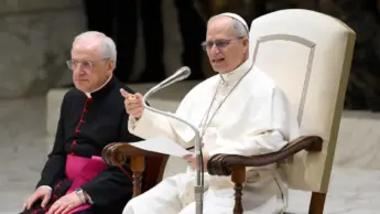 «Viviamo bene e i tempi saranno buoni». Leone XIV e lo slogan “tempista”
