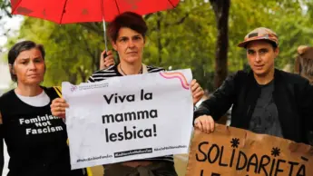 Due mamme sì, una no, un papà boh. La gimkana della Consulta sulla genitorialità