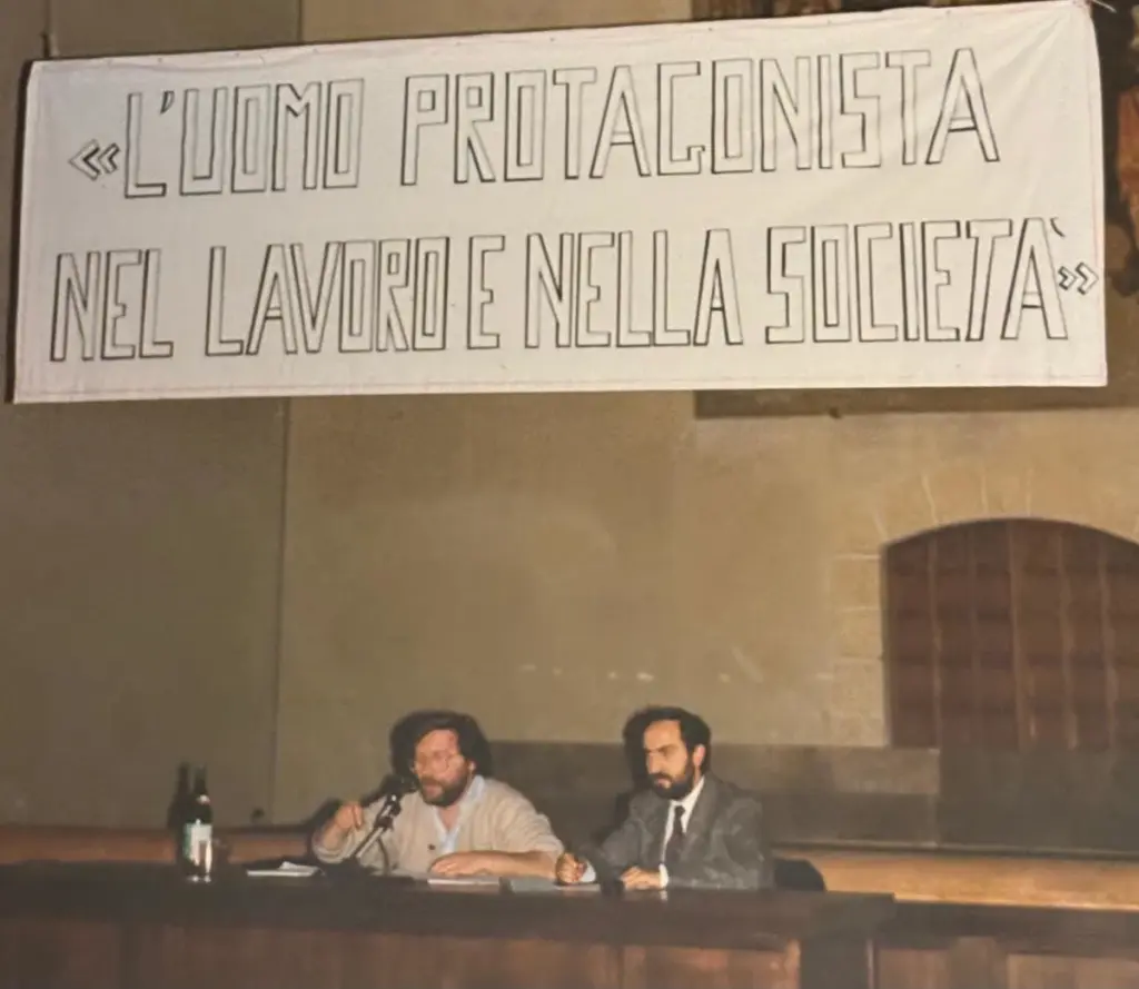 Antonio Romano (a destra nella foto) e Giancarlo Cesana sul palco di un convegno del Movimento Popolare a Napoli