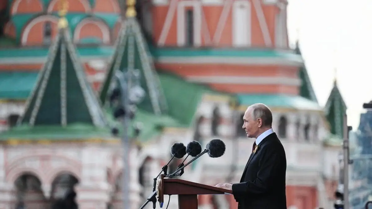 Il presidente russo Vladimir Putin alla parata per la vittoria nella Seconda Guerra mondiale, Mosca, 9 maggio 2025 (Foto Ansa)
