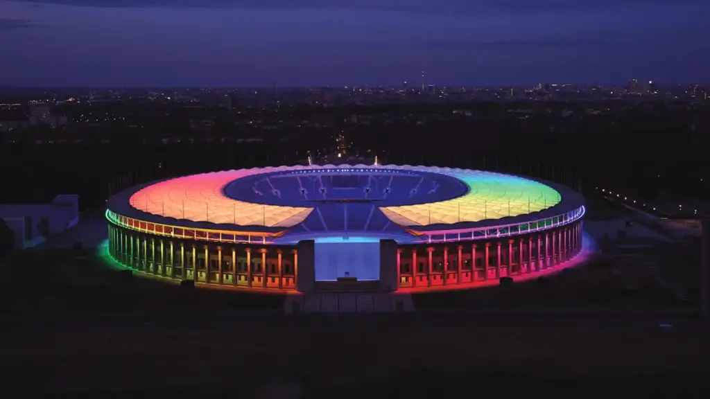 calcio stadio Berlino lgbtq