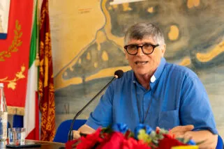 L’urgenza di tornare a educare. Don Patriciello a Caorle