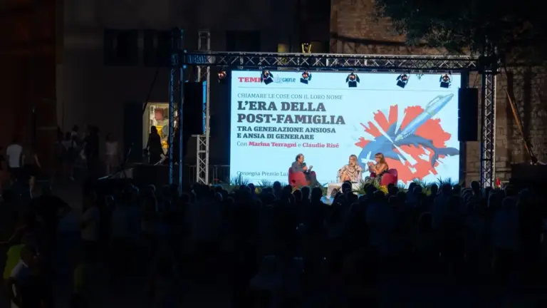 L’era della post-famiglia, tra generazione ansiosa e ansia di generare
