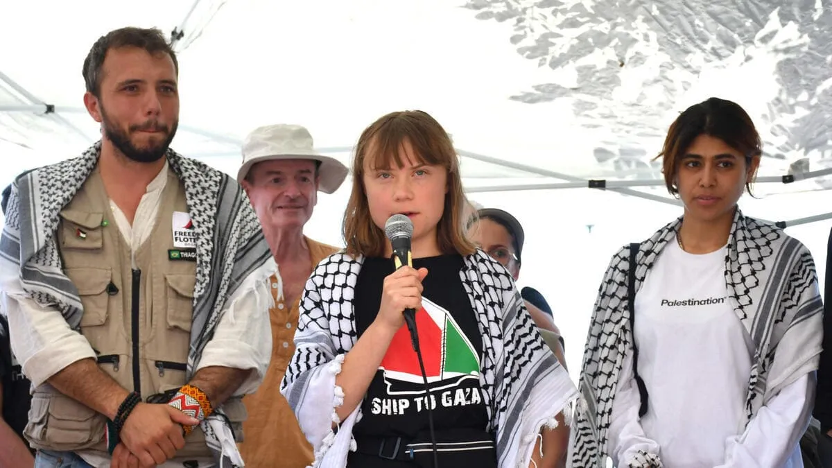 L'attivista svedese Greta Thunberg insieme all'equipaggio del Madleen salpa per Gaza, dove ieri è stata fermata dalla Guardia costiera israeliana