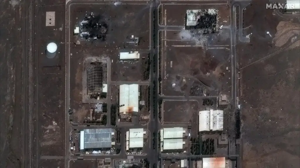 I danni causati dai bombardamenti israeliani all'impianto nucleare di Natanz, in Iran