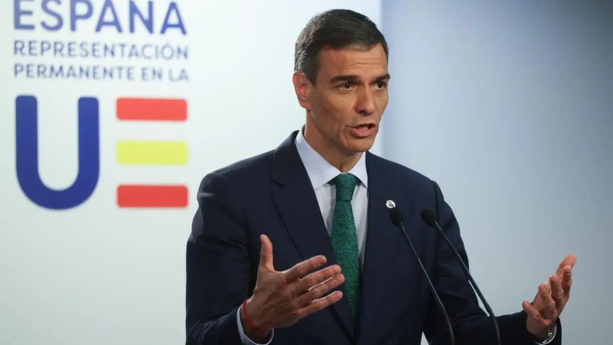 Il premier spagnolo Pedro Sánchez durante una conferenza stampa dopo il vertice dei leader europei a Bruxelles