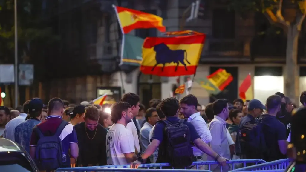 Manifestazione a Madrid per chiedere le dimissioni di Pedro Sánchez