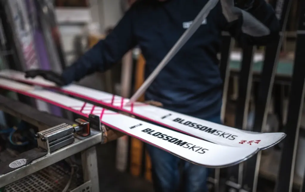 Sci a marchio Blossom Skis prodotti alla Penz Srl