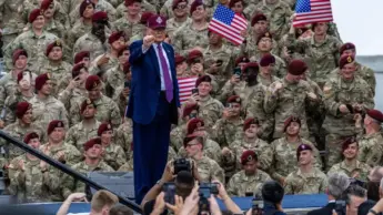 Trump voleva chiudere «l’era delle guerre infinite». Ora potrebbe riaprirla in Iran