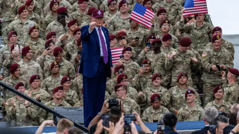 Donald Trump alla cerimonia per il 250mo anniversario dell'esercito americano