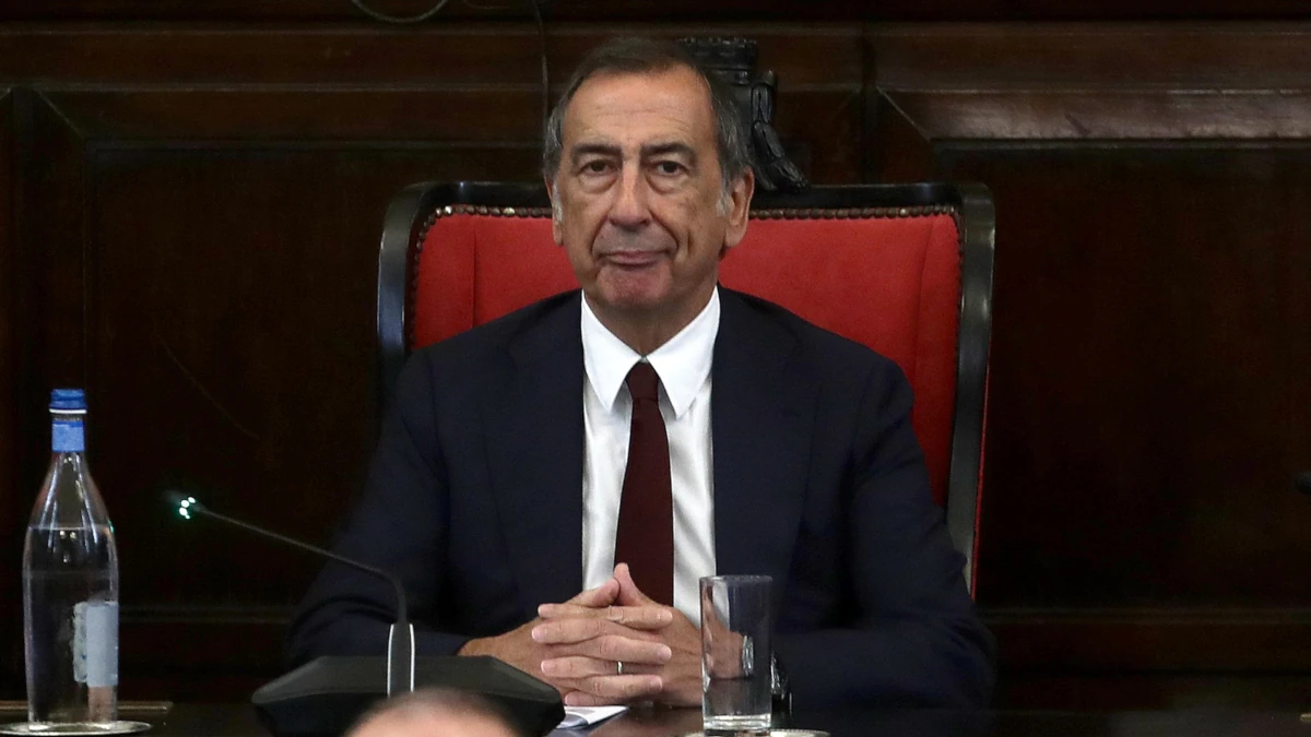 Il sindaco di Milano Beppe Sala in Consiglio comunale a Palazzo Marino in seguito alla notizia della sua iscrizione nel registro degli indagati nell’ambito delle inchieste sull’urbanistica, 21 luglio 2025 (foto Ansa)
