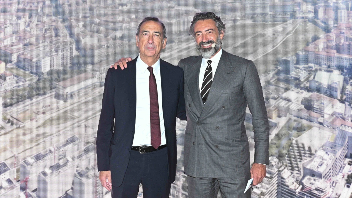 Il sindaco di Milano Beppe Sala con Manfredi Catella, uno degli imprenditori al centro delle indagini giudiziarie sull’urbanistica in città (foto Ansa)