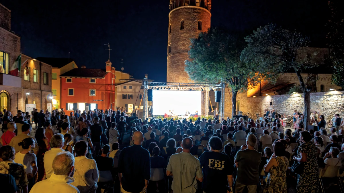 Un momento dell’incontro “Dalla cancel culture al 'metodo Trump'. È finito il politicamente corretto?” con Tommaso Cerno, Mattia Ferraresi e Federico Palmaroli (Osho), Caorle, 14 giugno 2025 (foto Nicola Marchesin - Nuove Tecniche Coop.)