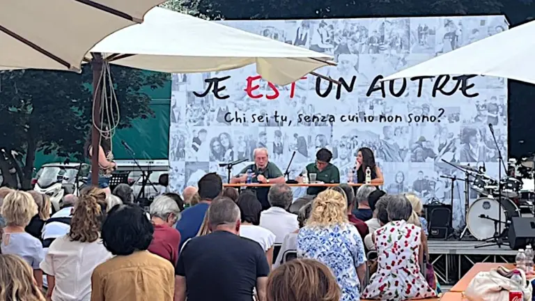 Un momento dell’incontro con Giancarlo Cesana su “Je est un autre - Chi sei tu senza cui non sono?” domenica 15 giugno a Carate Brianza durante In-Festa 2025
