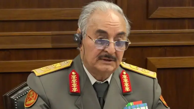 Il feldmaresciallo Khalifa Haftar, leader de facto della Cirenaica