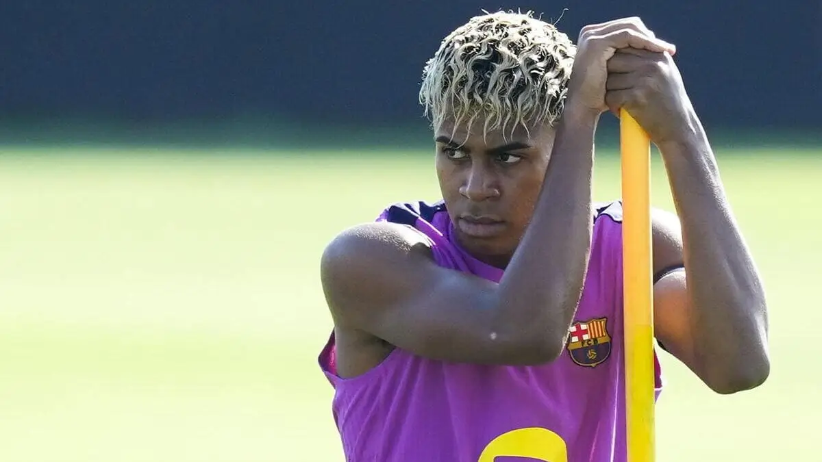 Lamine Yamal, denunciato dall’Adee per aver ingaggiato dei nani per la festa dei suoi 18 anni (foto Ansa)