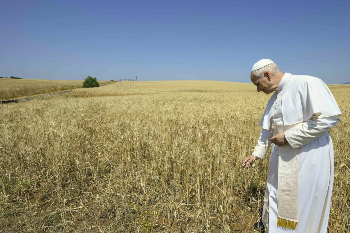Papa Leone XIV in visita al Centro radio in onda corta della Radio Vaticana a Santa Maria di Galeria, Roma (foto Ansa)
