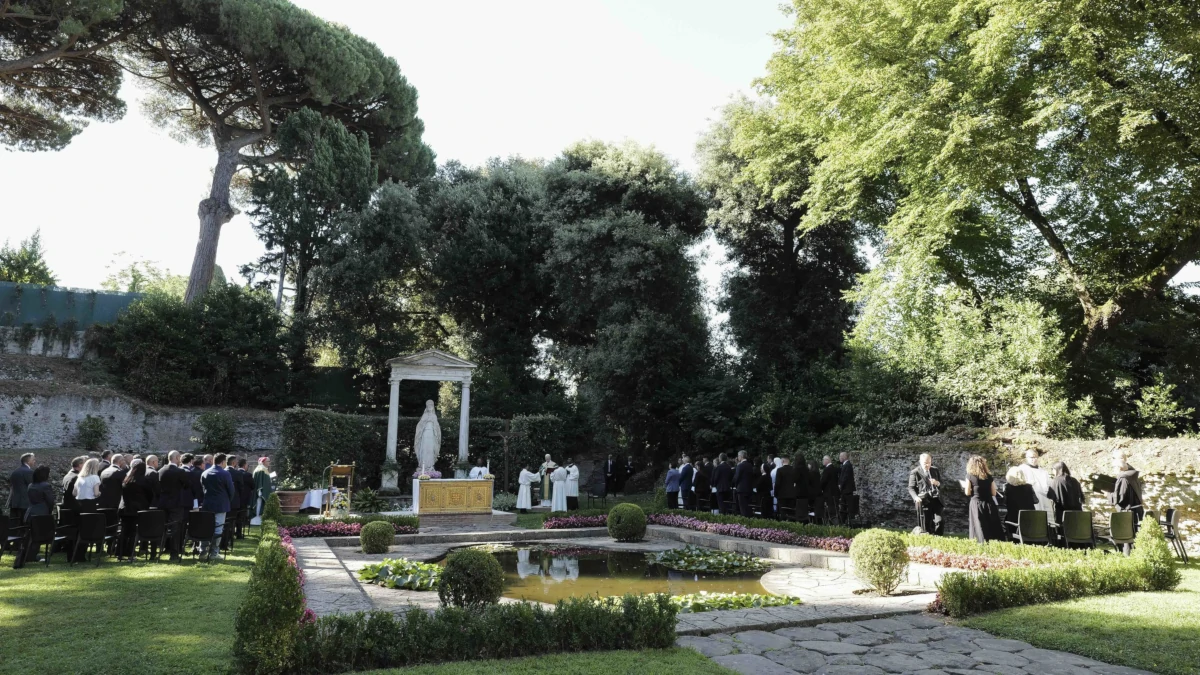 La Messa per la custodia della creazione celebrata da papa Leone XIV nel Borgo Laudato si’ a Castel Gandolfo il 9 luglio scorso (foto Ansa)