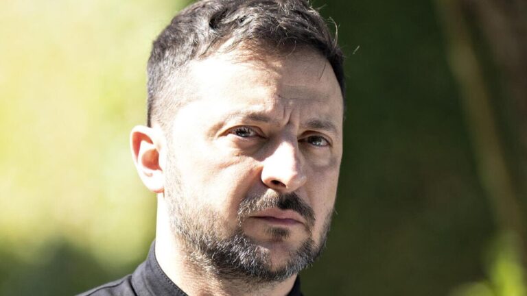 Il presidente dell'Ucraina Volodymyr Zelensky durante la visita in Danimarca