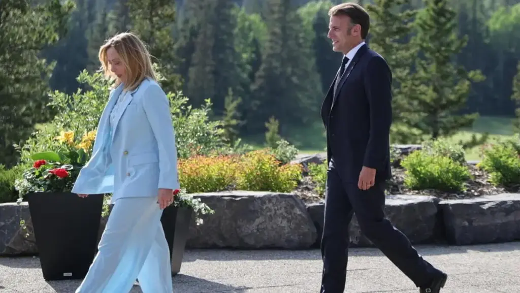 Emmanuel Macron e Giorgia Meloni al G7