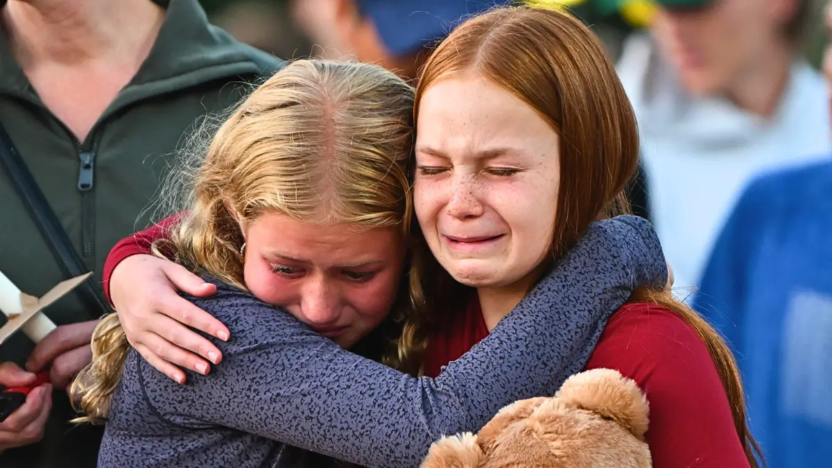 Veglia per le vittime della sparatoria nella scuola cattolica di Minneapolis