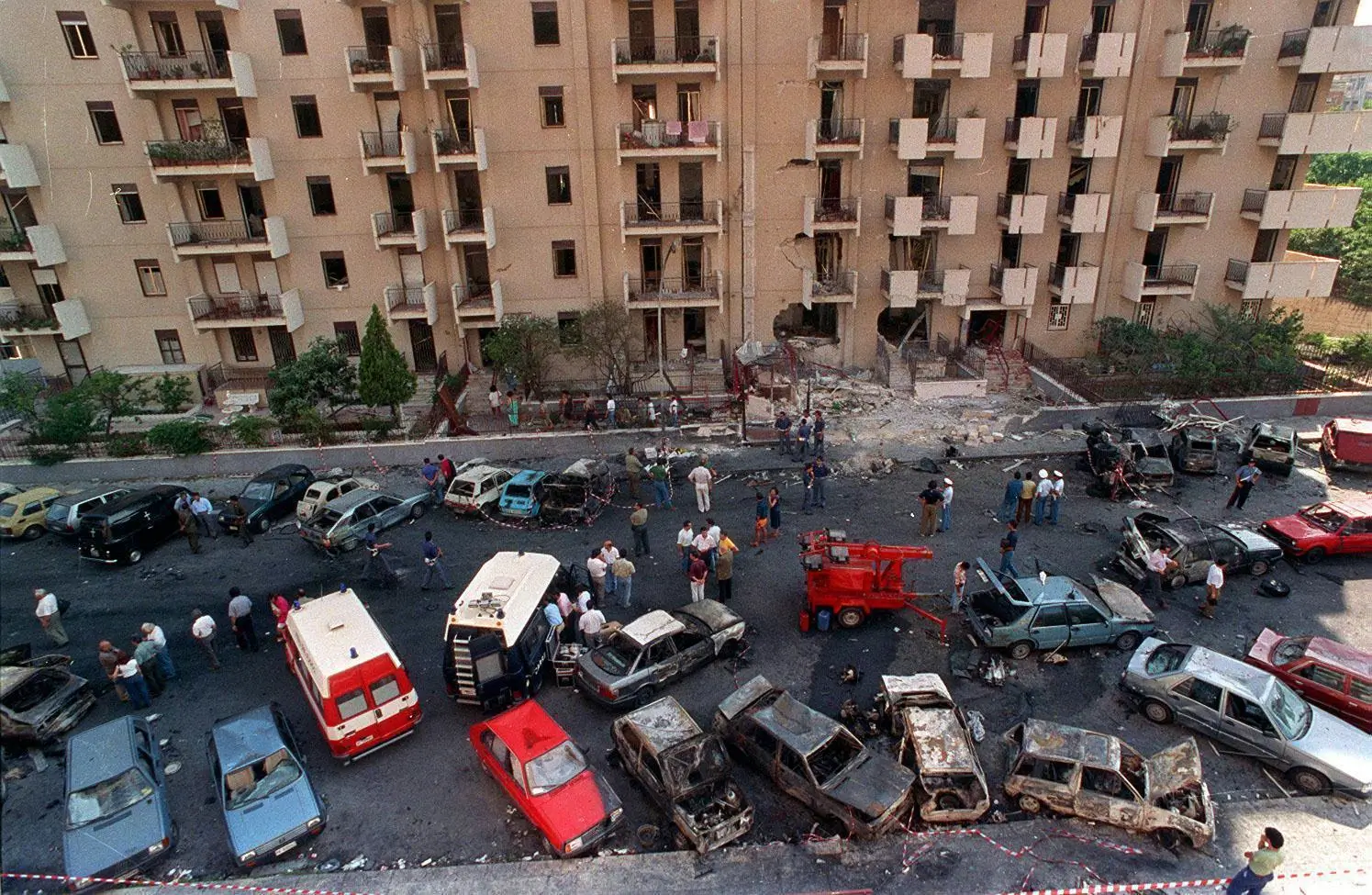 L'autobomba che il 19 luglio 1992 a Palermo uccise il giudice Paolo Borsellino e i cinque agenti della scorta