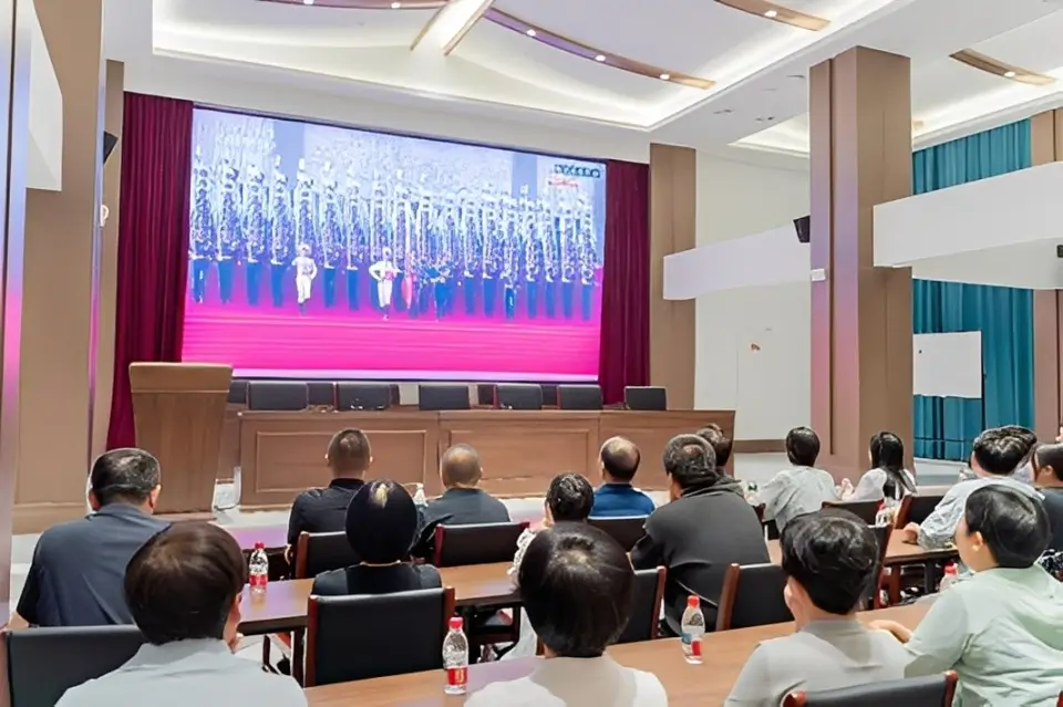 I cattolici, sacerdoti e laici, della diocesi di Shanghai assistono alla parata militare del 3 settembre