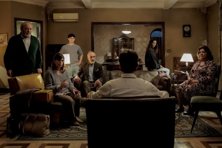 Fotogramma del film “La riunione di condominio” (Votemos) di Santiago Requejo
