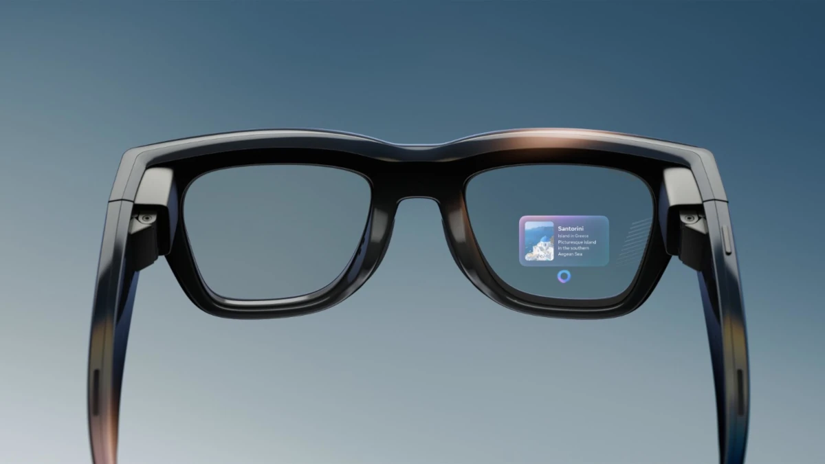 Meta Ai Glasses, gli occhiali smart dotati di intelligenza artificiale lanciati dall’azienda di Mark Zuckerberg il 18 settembre scorso (foto Ansa)