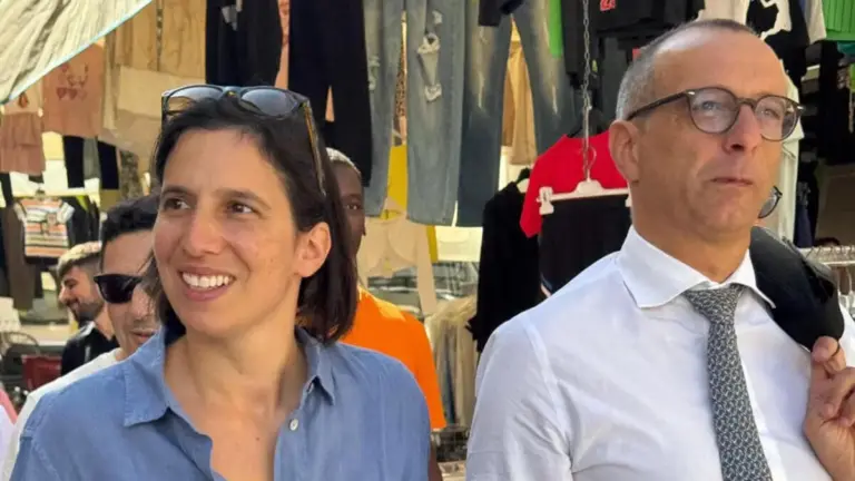 La segretaria del Pd Elly Schlein insieme al candidato presidente sconfitto della regione Marche Matteo Ricci