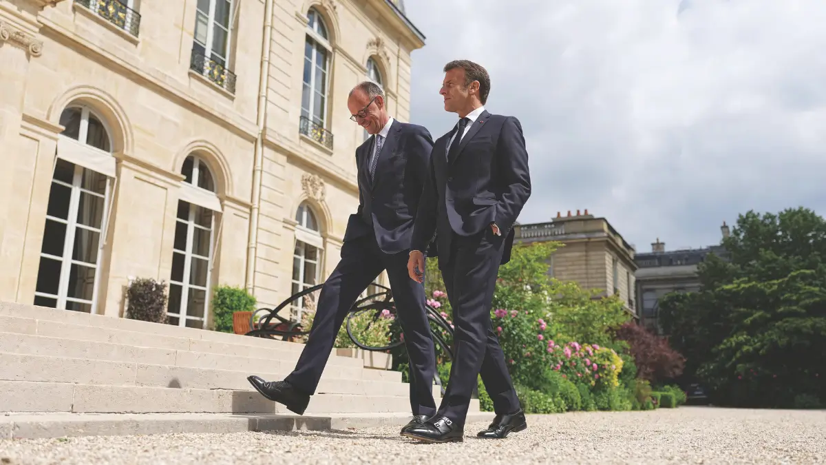 Il presidente francese Emmanuel Macron con il cancelliere tedesco Friedrich Merz, Parigi, 7 maggio 2025