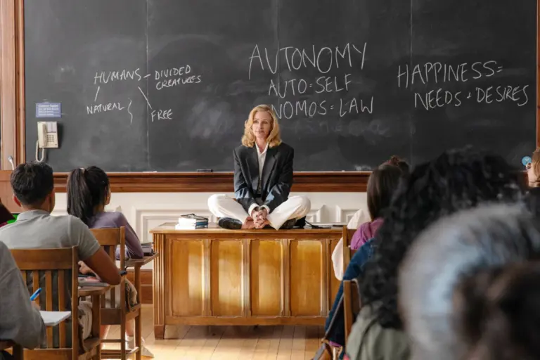 Fotogramma del film “After the Hunt: Dopo la caccia” di Luca Guadagnino con Julia Roberts