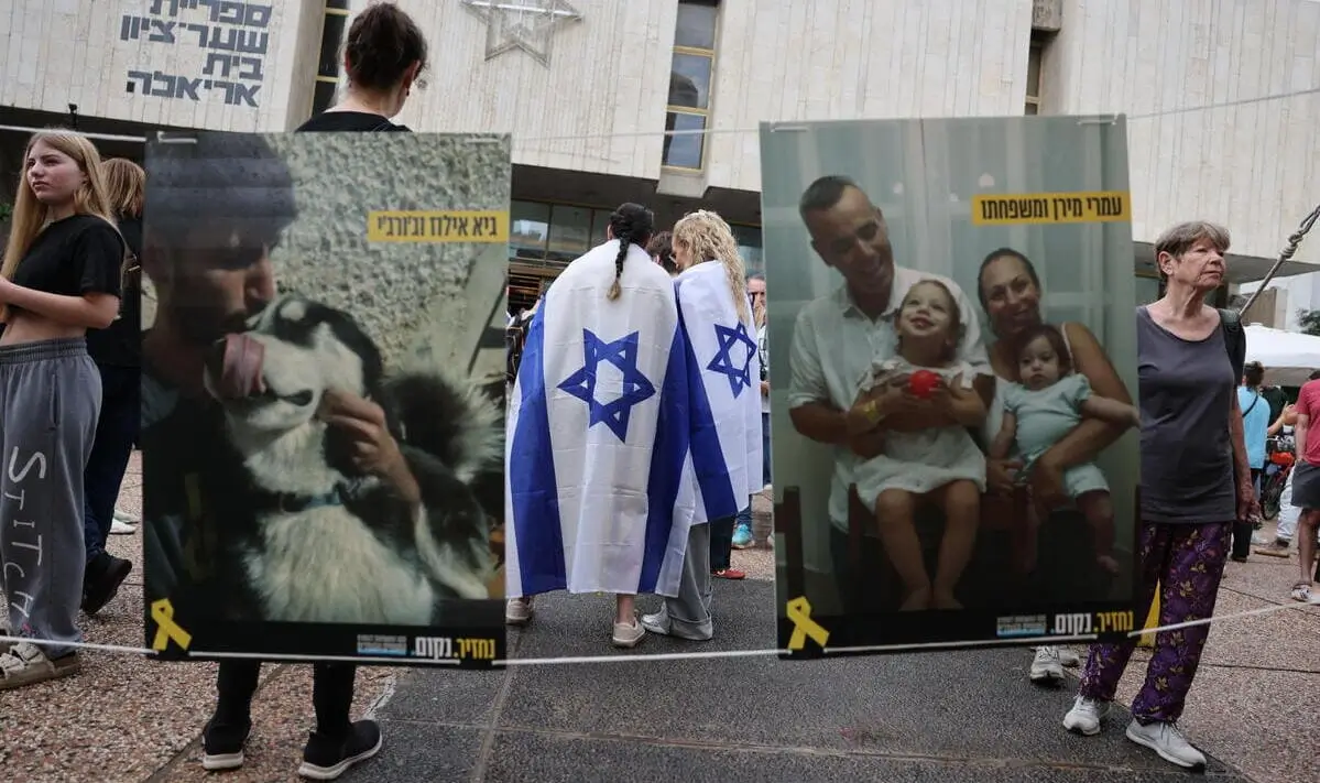 Festeggiamenti dopo l'annuncio dell'accordo con Hamas, Tel Aviv, Israele, 9 ottobre 2025 (Ansa)
